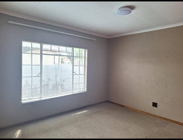 2 BEDROOM TOWNHOUSE FOR SALE IN BRAKPAN CENTRAL